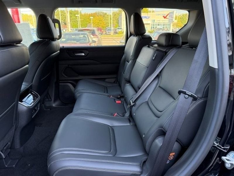 2026 Nissan Armada SV - Photo 18