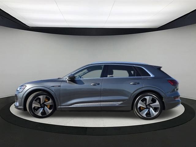 2019 Audi e-tron Premium Plus photo 4