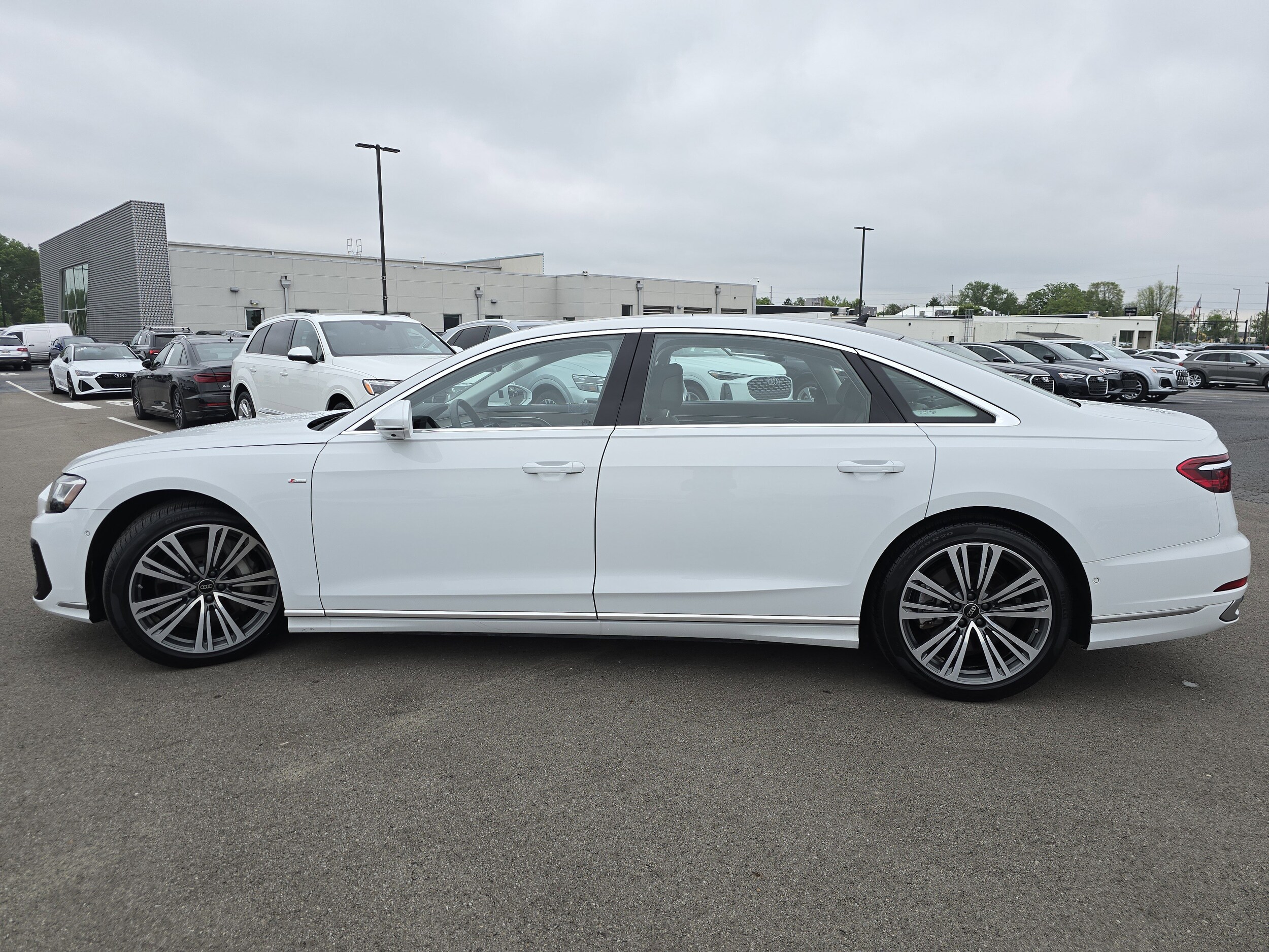2022 Audi A8 L 55 TFSI Quattro photo 4
