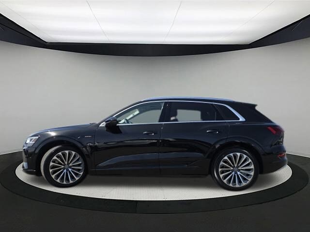 2019 Audi e-tron Premium Plus photo 4