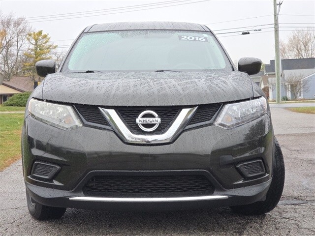 2016 Nissan Rogue SV photo 2