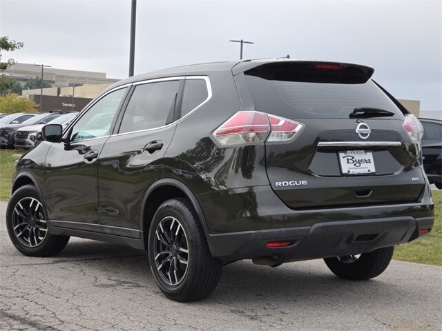 2016 Nissan Rogue S photo 2