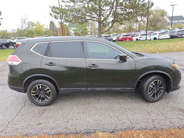 2016 Nissan Rogue SV photo 4