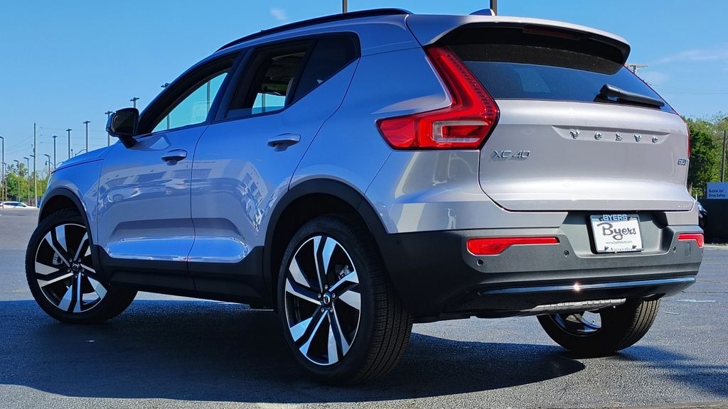 New 2026 Volvo XC40 B5 Ultra SUV