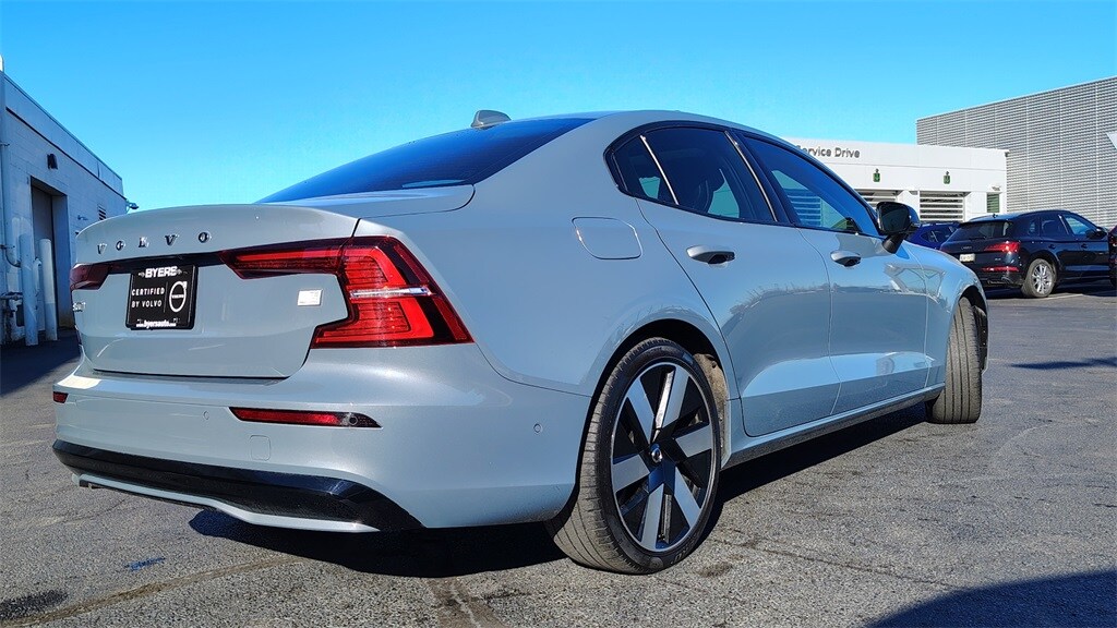 2024 Volvo S60 Recharge T8 Plus photo 2