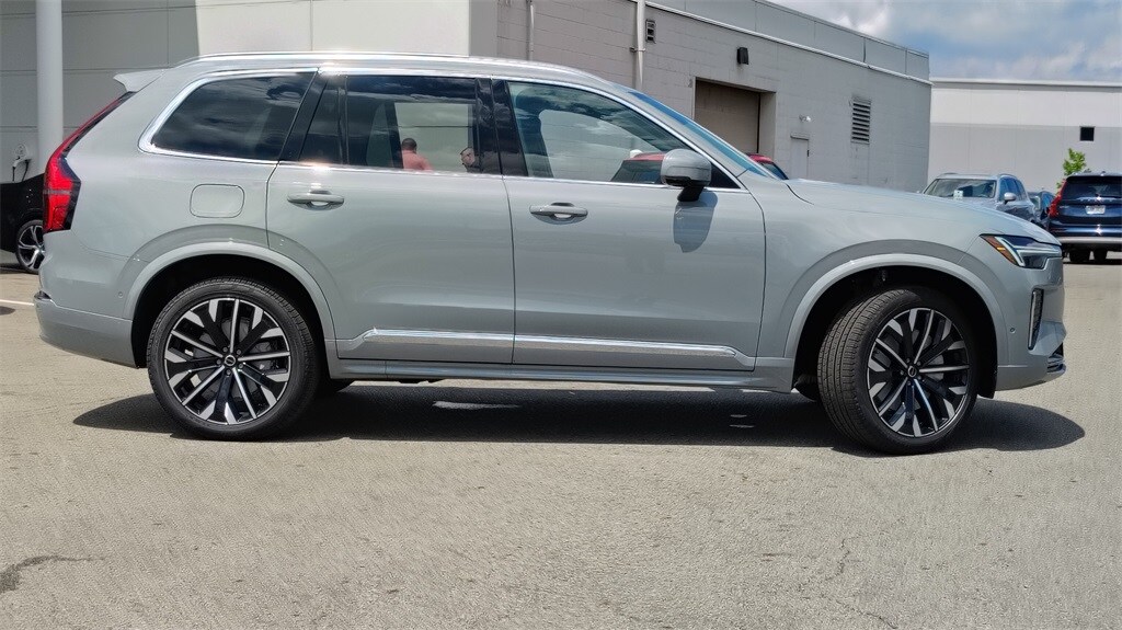 2026 Volvo XC90 Plus photo 2