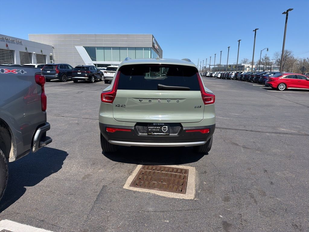 Used 2024 Volvo XC40 B5 Core SUV