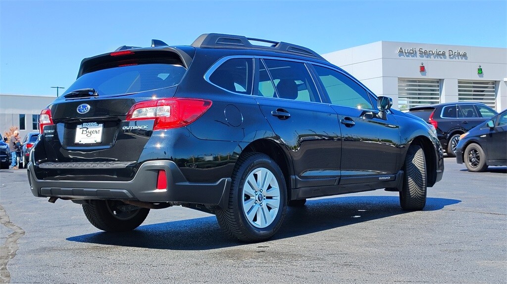2018 Subaru Outback Premium photo 2