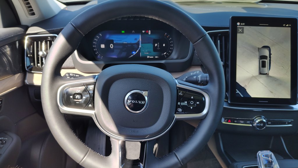 2026 Volvo XC90 Plus - Photo 13