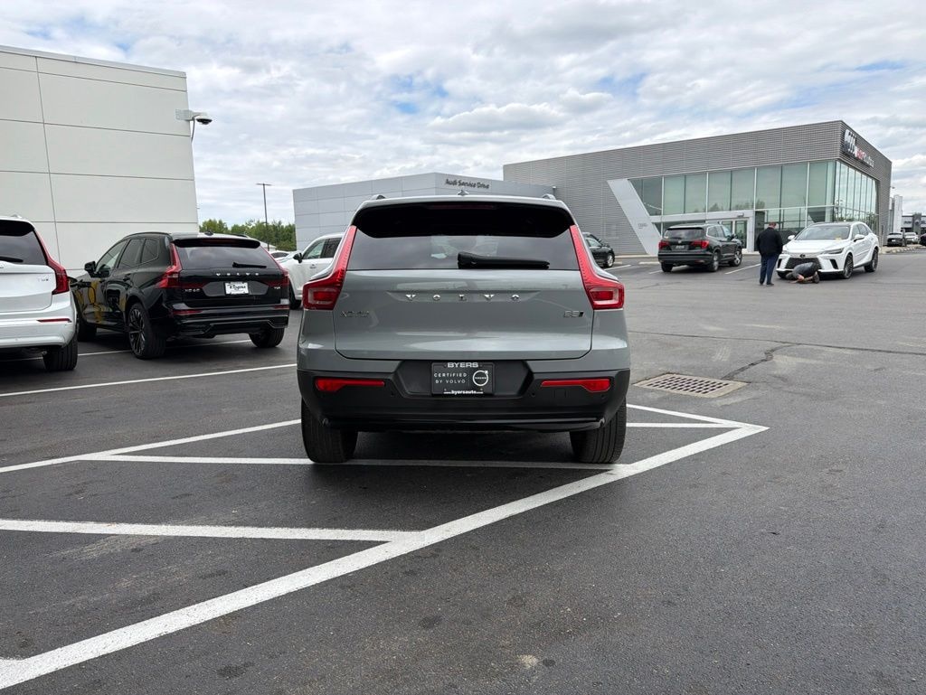Certified 2025 Volvo XC40 B5 Plus Dark Theme SUV