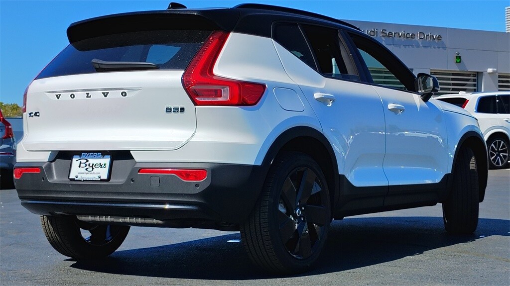 2026 Volvo XC40 photo 3