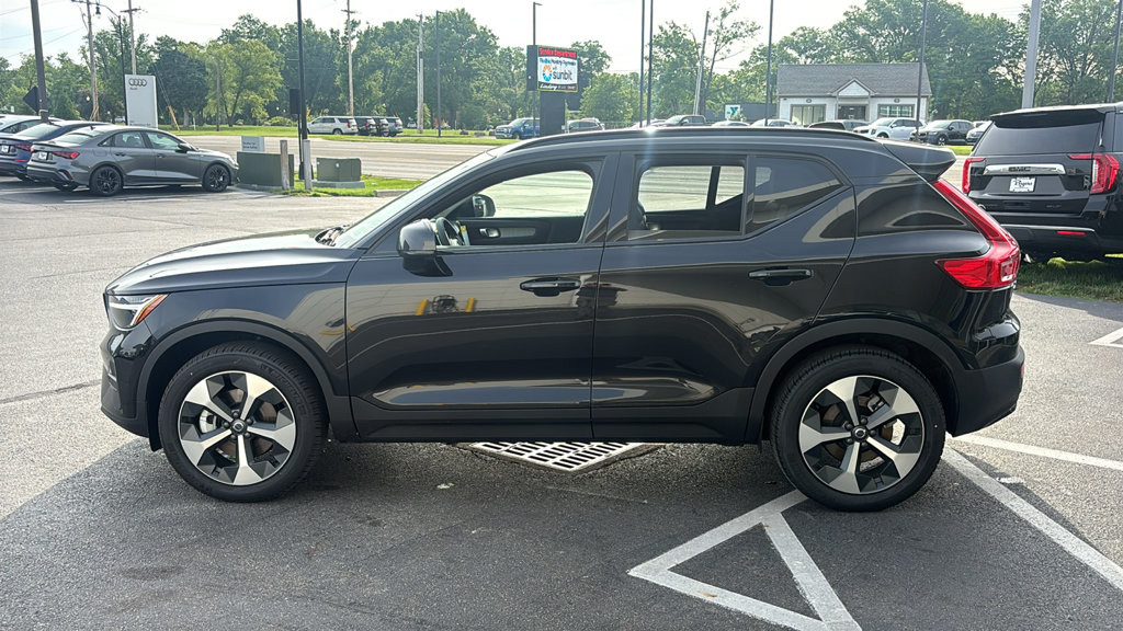 New 2026 Volvo XC40 B5 Core SUV