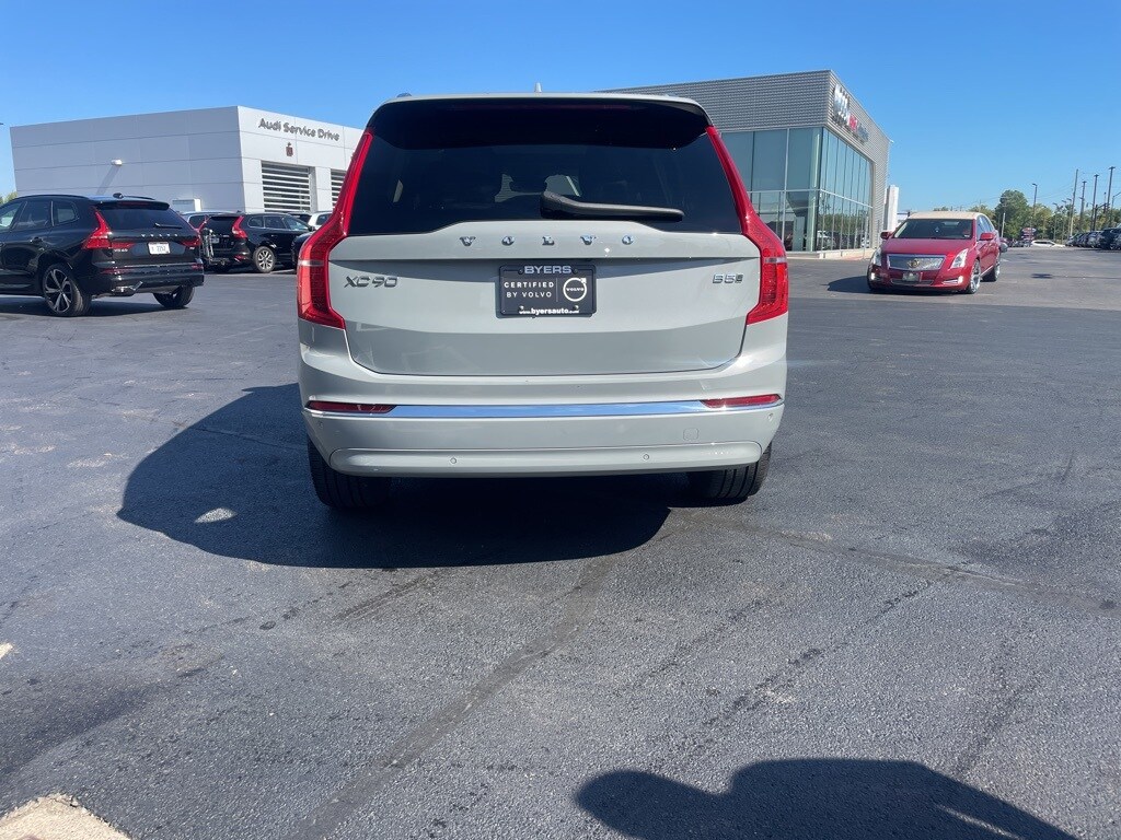 2025 Volvo XC90 B5 Core photo 2