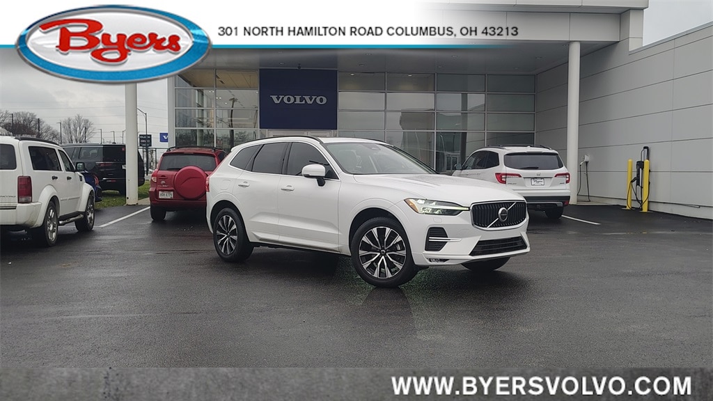 2023 Volvo XC60 Core's photo