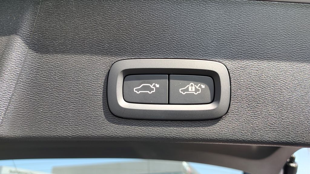 2026 Volvo XC40 Ultra - Photo 33