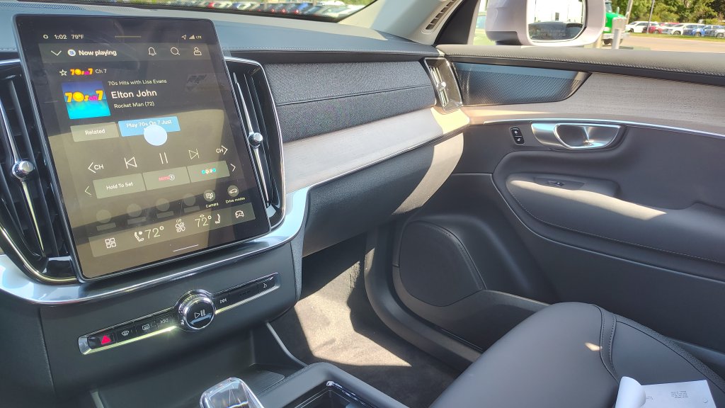 2026 Volvo XC90 Plus - Photo 23