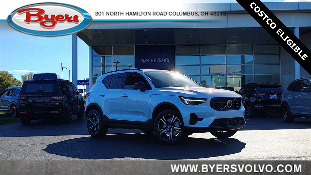 2026 Volvo XC40 Core's photo