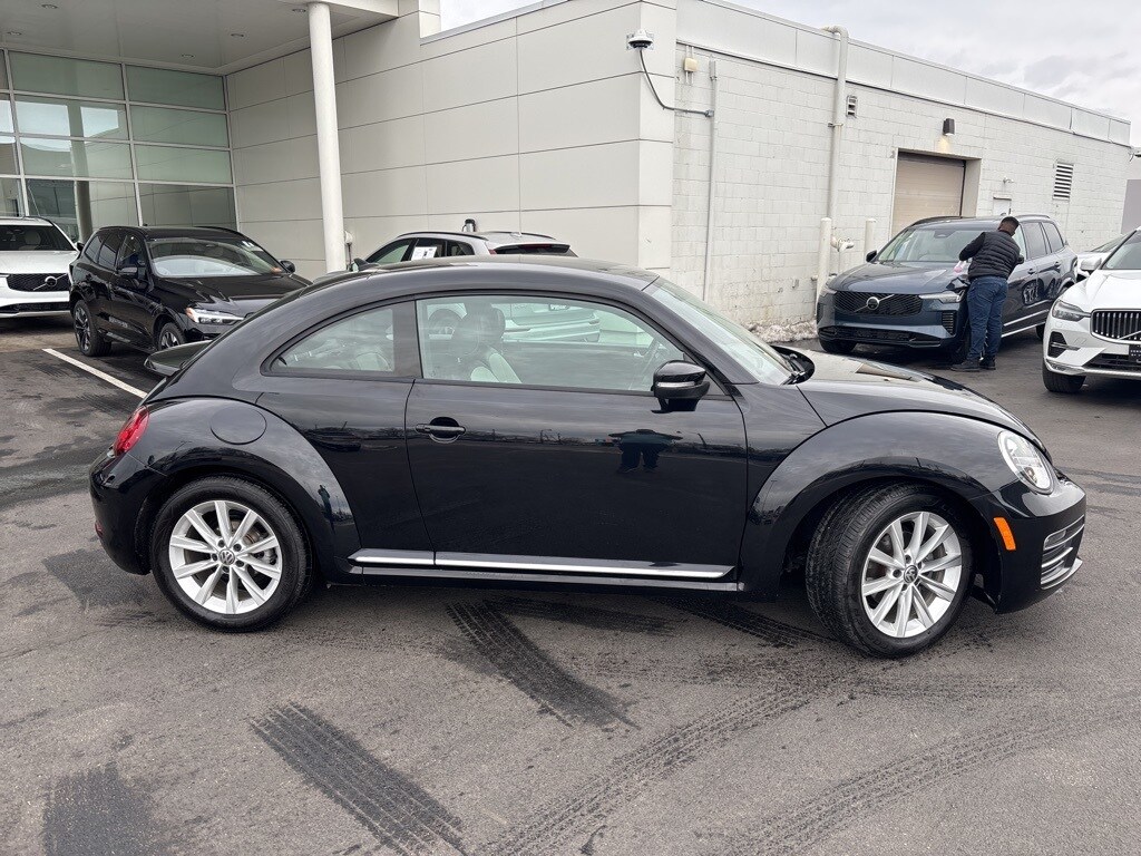 Used 2017 Volkswagen Beetle 1.8T SE Hatchback