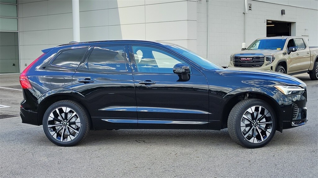 2026 Volvo XC60 B5 Plus photo 2