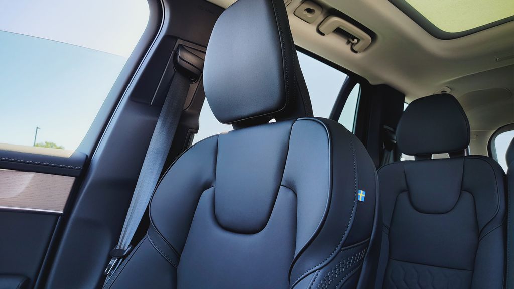 2026 Volvo XC90 Plus - Photo 22