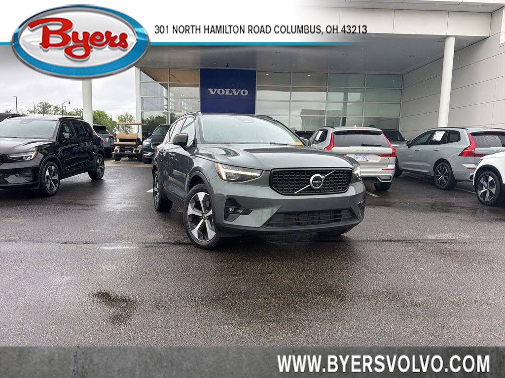 2026 Volvo XC40 B5 Plus Dark AWD's photo