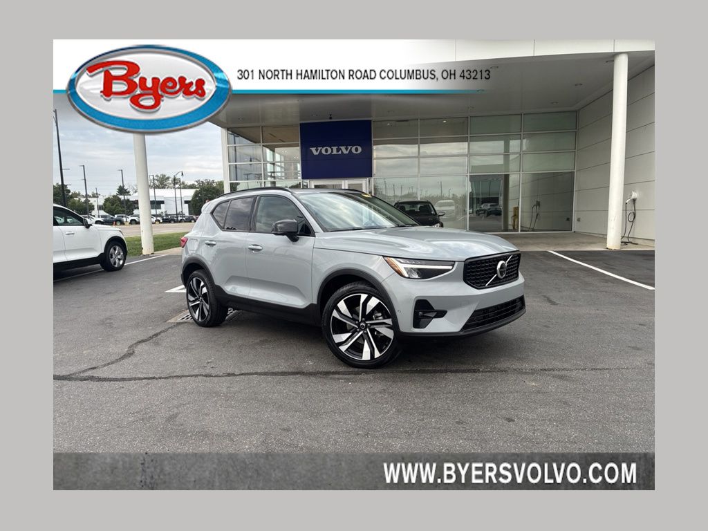 2025 Volvo XC40
