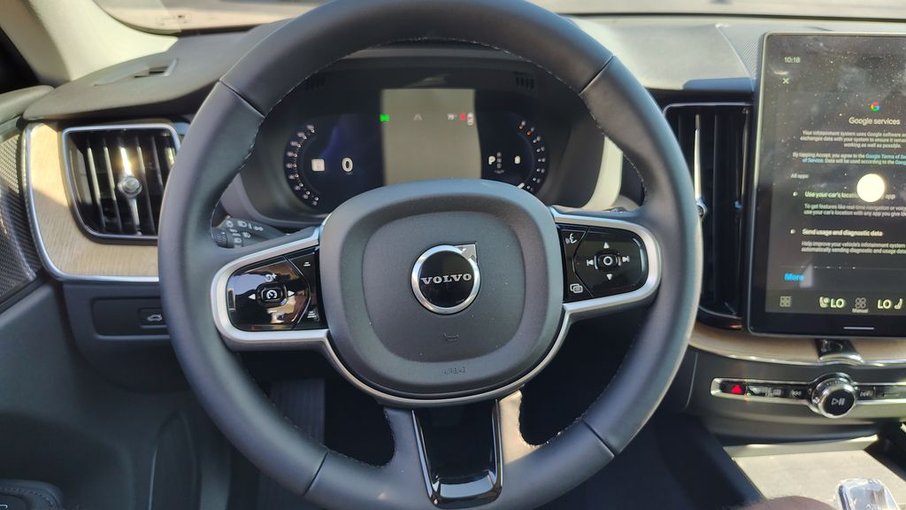2026 Volvo XC60 Plus - Photo 14