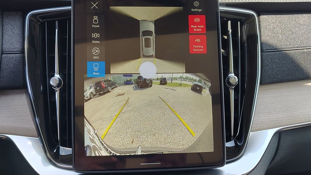 2026 Volvo XC90 Plus - Photo 25
