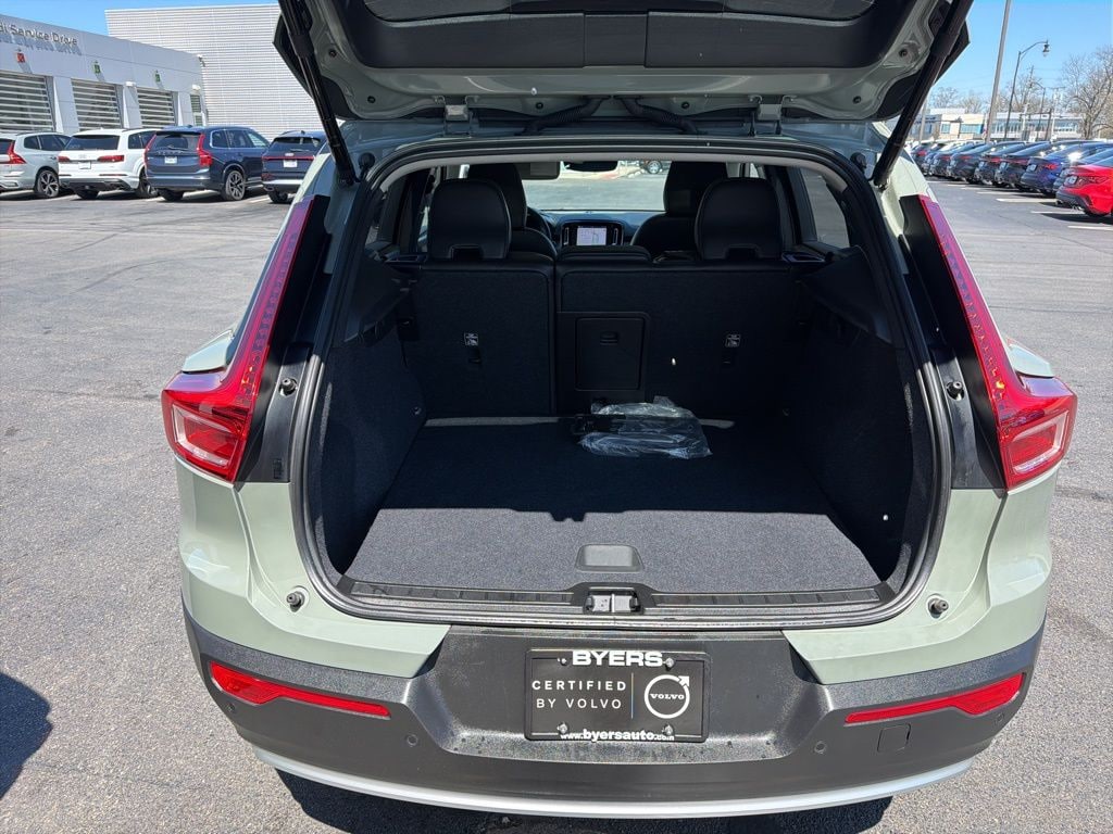 Used 2024 Volvo XC40 B5 Core SUV