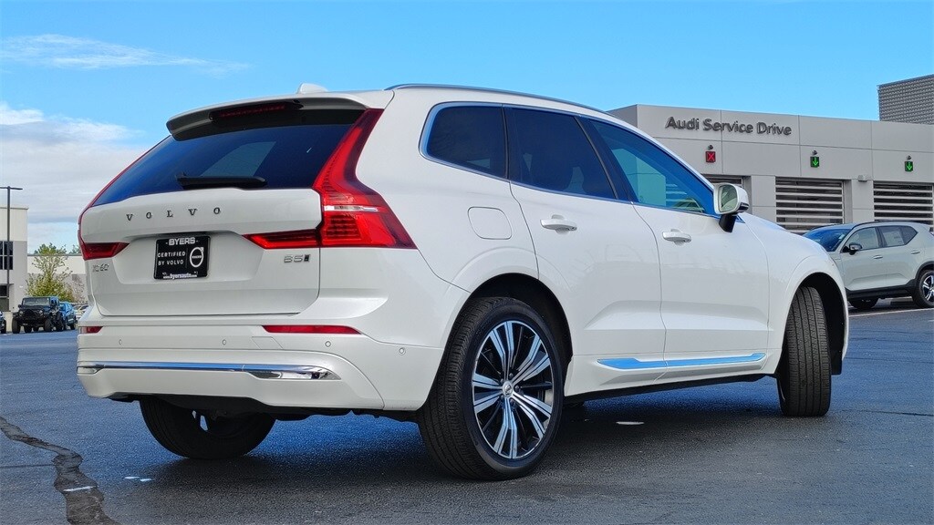 2023 Volvo XC60 B5 Plus photo 2