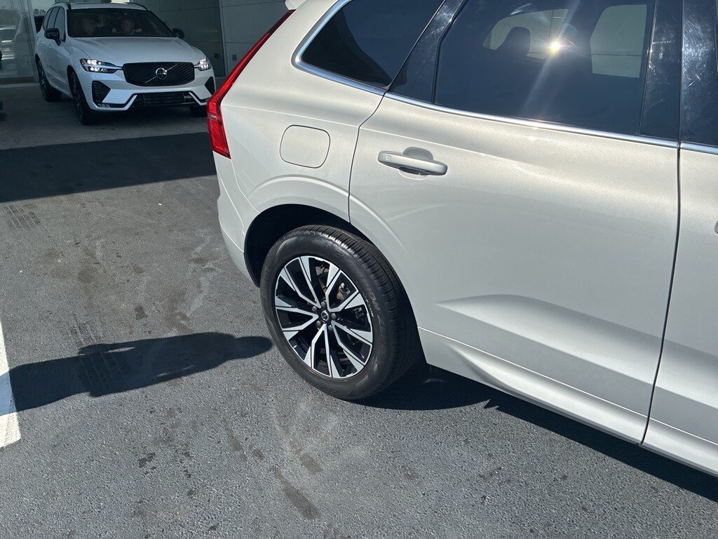 2023 Volvo XC60 B5 Core photo 2
