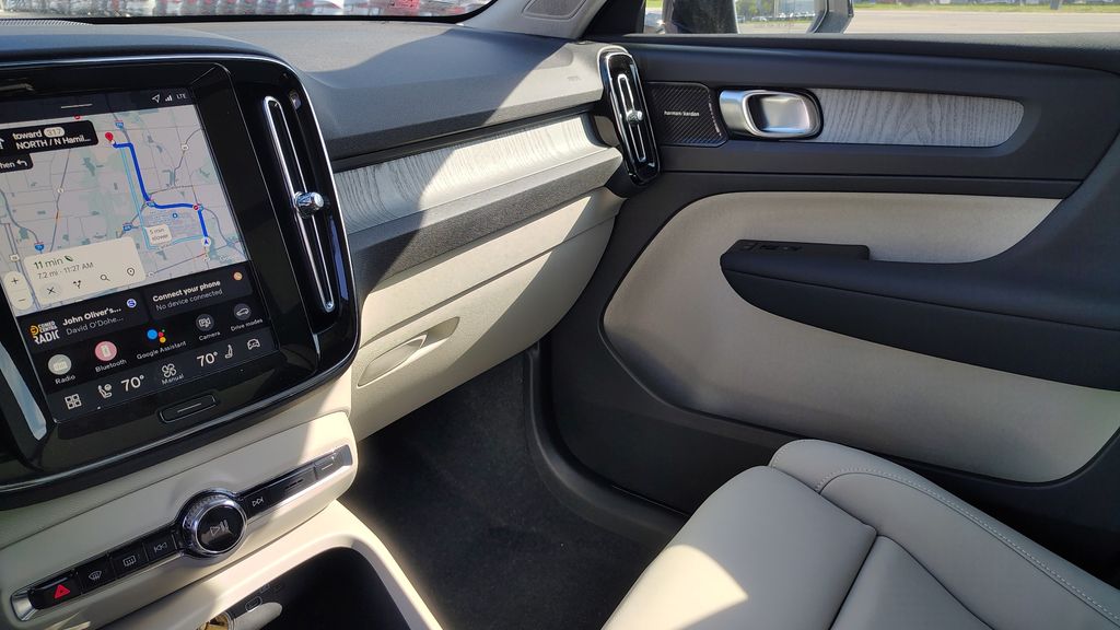 2026 Volvo XC40 Ultra - Photo 24