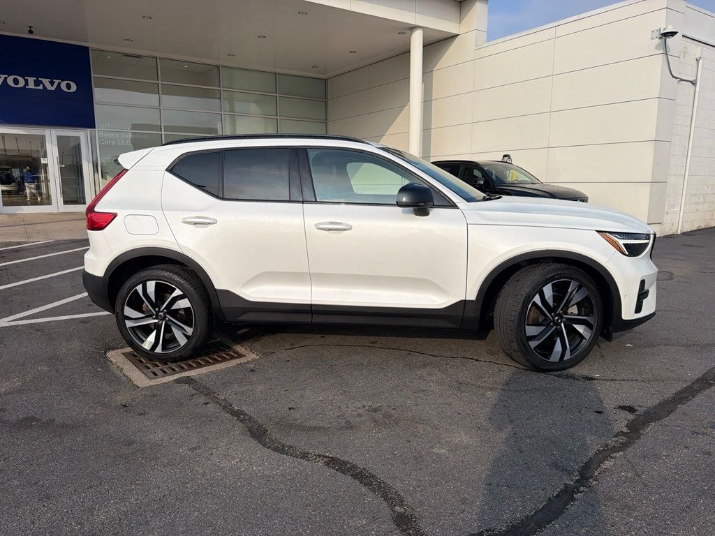 Used 2024 Volvo XC40 B5 Plus Dark Theme SUV