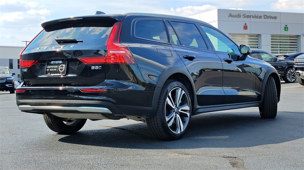 2025 Volvo V60 Cross Country B5 photo 3