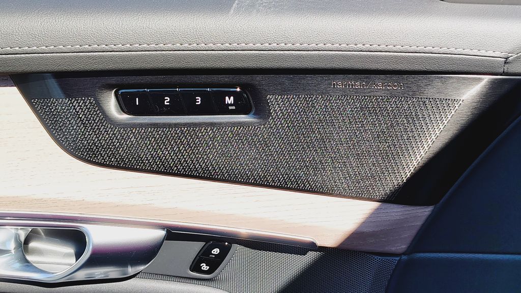 2026 Volvo XC90 Plus - Photo 9