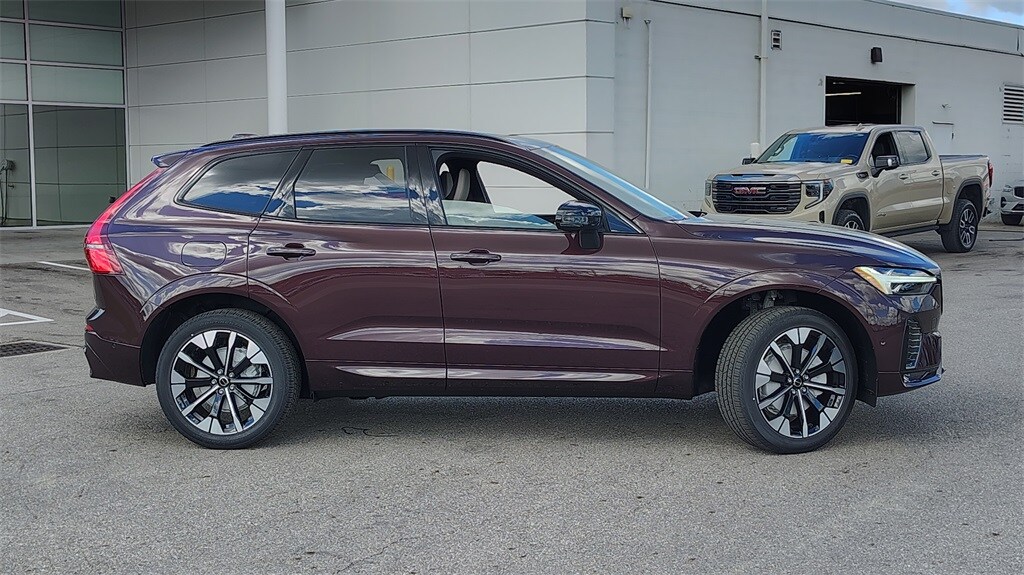 2026 Volvo XC60 B5 Plus photo 2