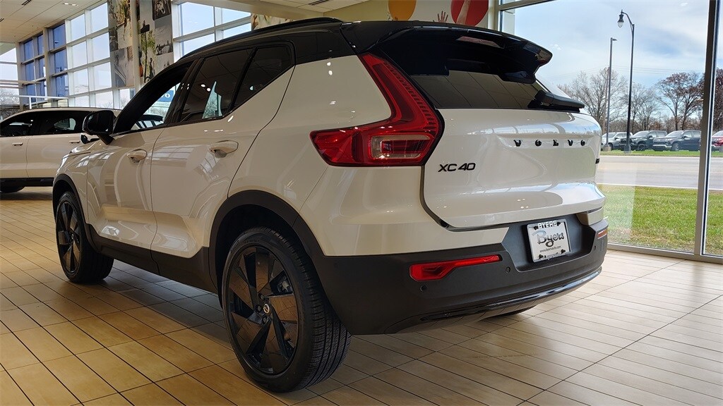 2026 Volvo XC40 photo 4