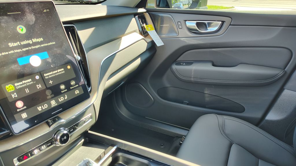 2026 Volvo XC60 Plus - Photo 26