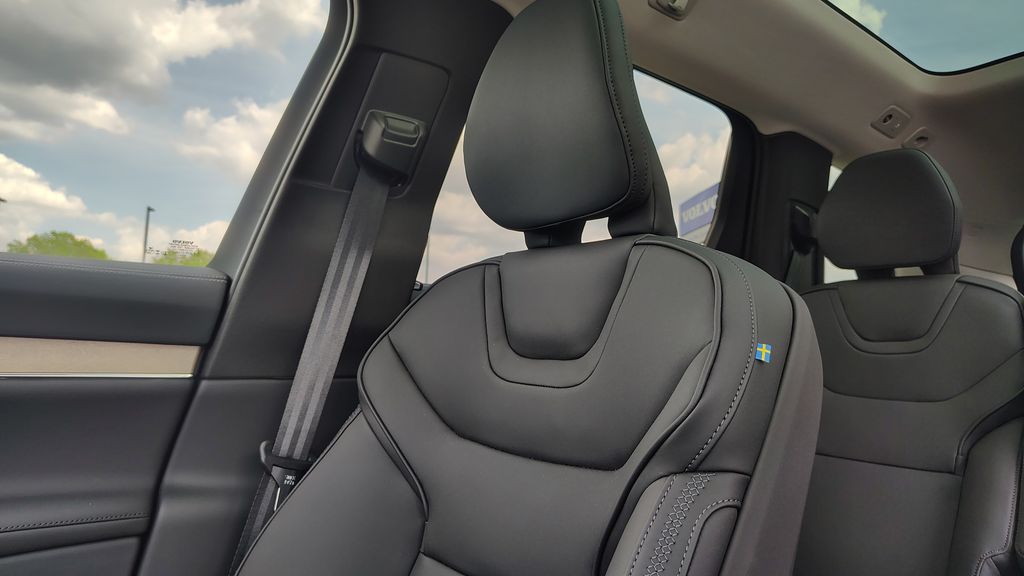 2025 Volvo EX90 Ultra - Photo 25