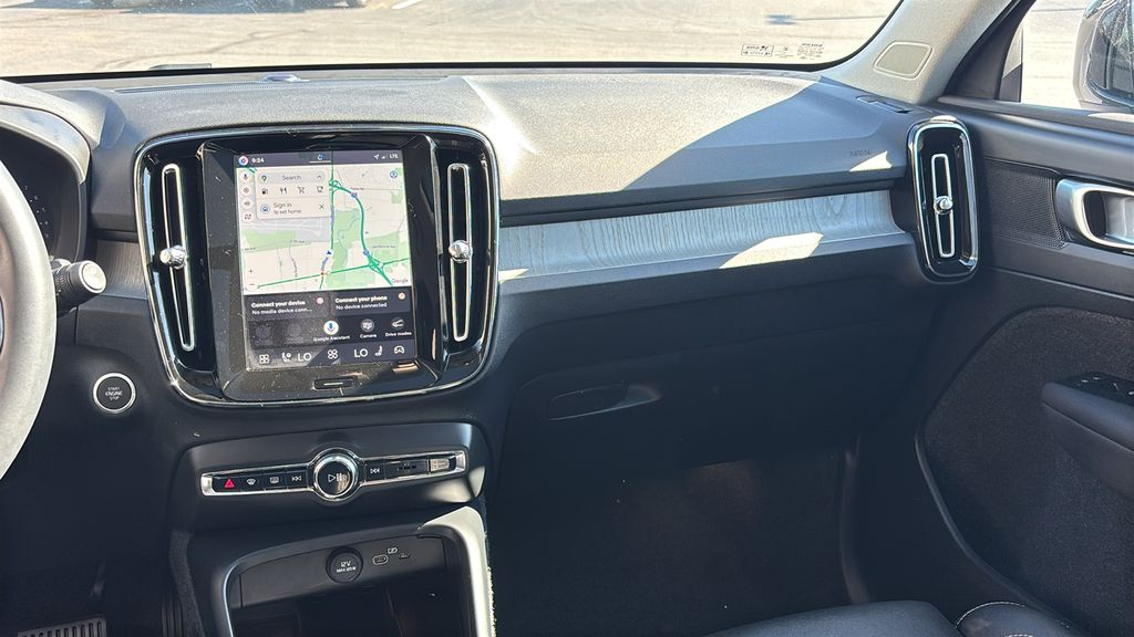2026 Volvo XC40 Plus - Photo 8