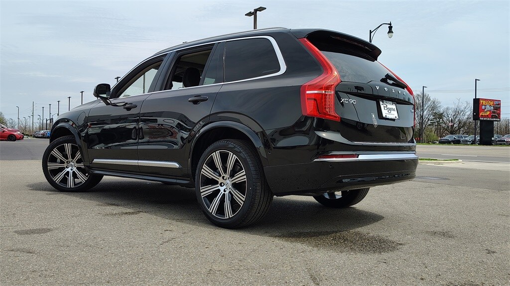 2025 Volvo XC90 T8 Plus photo 4