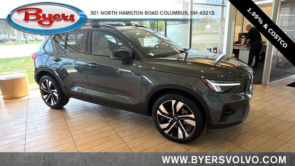 2026 Volvo XC40 B5 Plus Dark AWD's photo