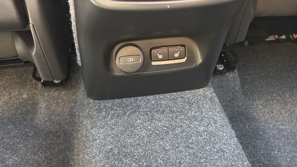 2026 Volvo XC40 Plus - Photo 9