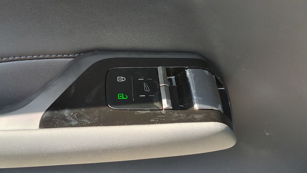 2025 Volvo EX90 Ultra - Photo 11