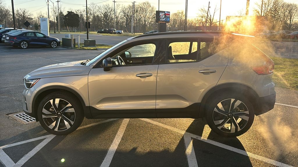 Certified 2025 Volvo XC40 B5 Plus Dark Theme SUV