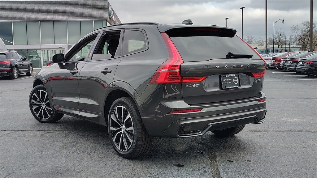 2025 Volvo XC60 B5 Plus photo 4