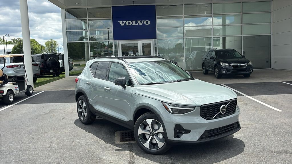 New 2026 Volvo XC40 B5 Plus SUV