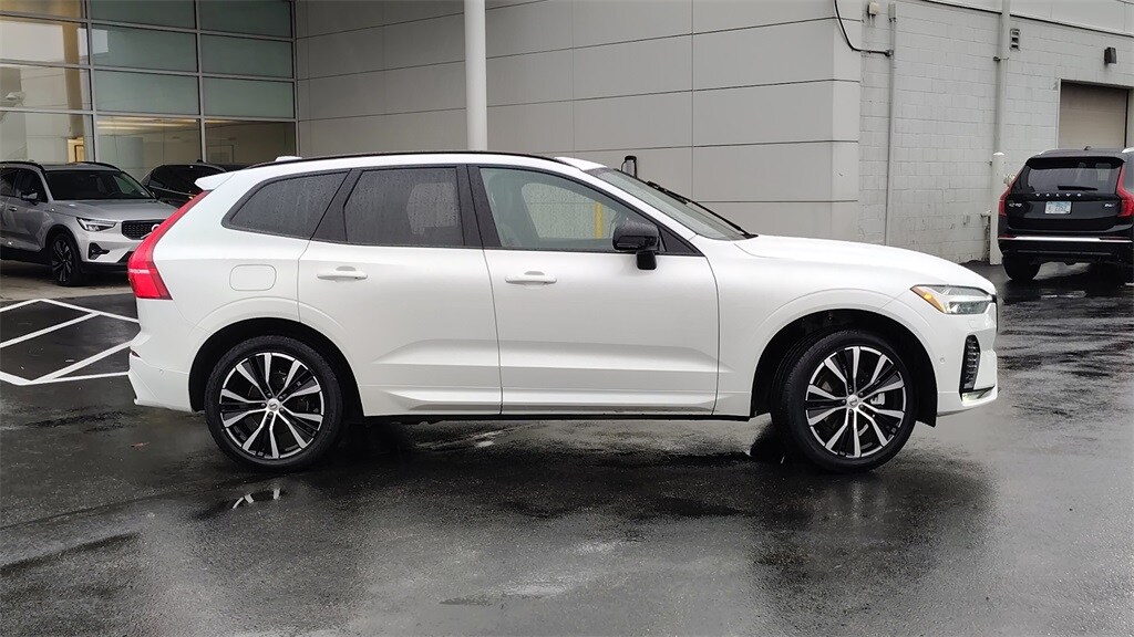 2025 Volvo XC60 B5 Plus photo 2