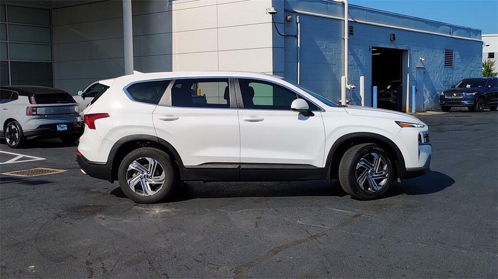 2023 Hyundai Santa Fe SE photo 2