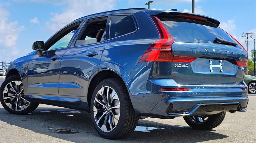 2026 Volvo XC60 Hybrid T8 Plus photo 3